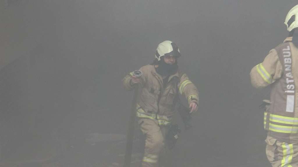 Avcılar’da yangın panik yarattı! 19 kişi kurtarıldı!