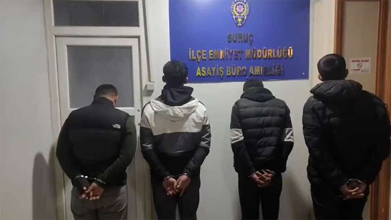 Suruç’ta oto hırsızları yakalandı, Çalıntı araç sahibine teslim edildi!