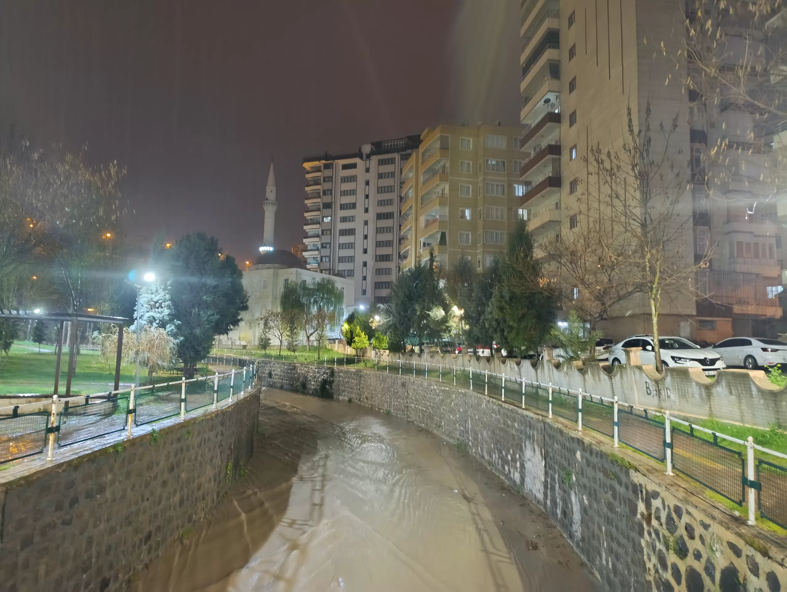 Şanlıurfa’da sağanak yağış etkili oluyor