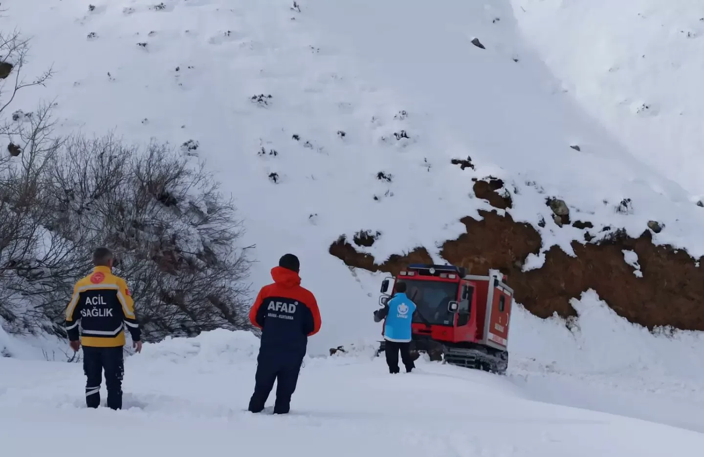 Bingöl’de mahsur kalan 2 avcı helikopterle kurtarıldı
