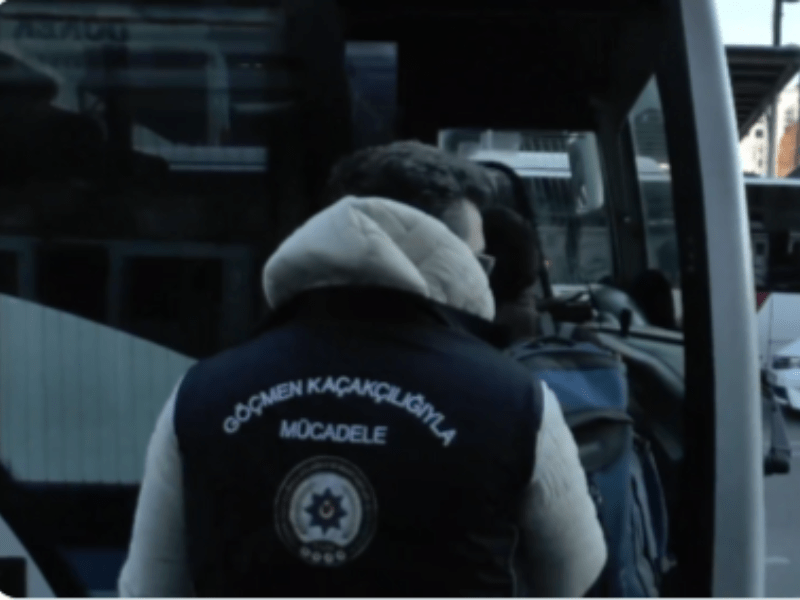 İzmir’de düzensiz göçmenlere konaklama sağlayan otellere operasyon!