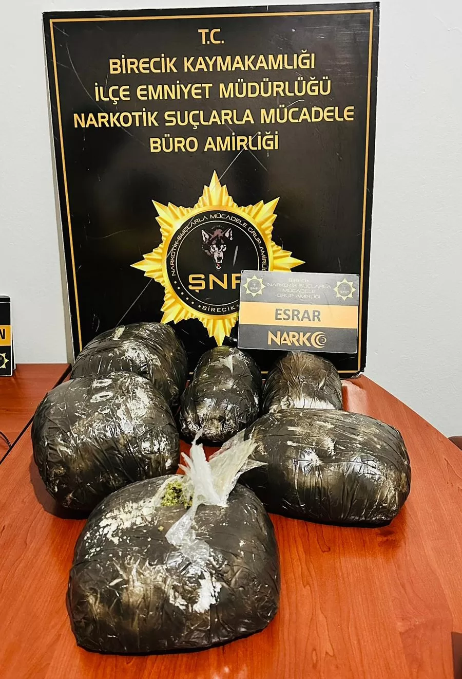 Şanlıurfa’da narkotik operasyonu: 7 kilo 360 gram esrar ele geçirildi, 2 kişi gözaltına alındı!