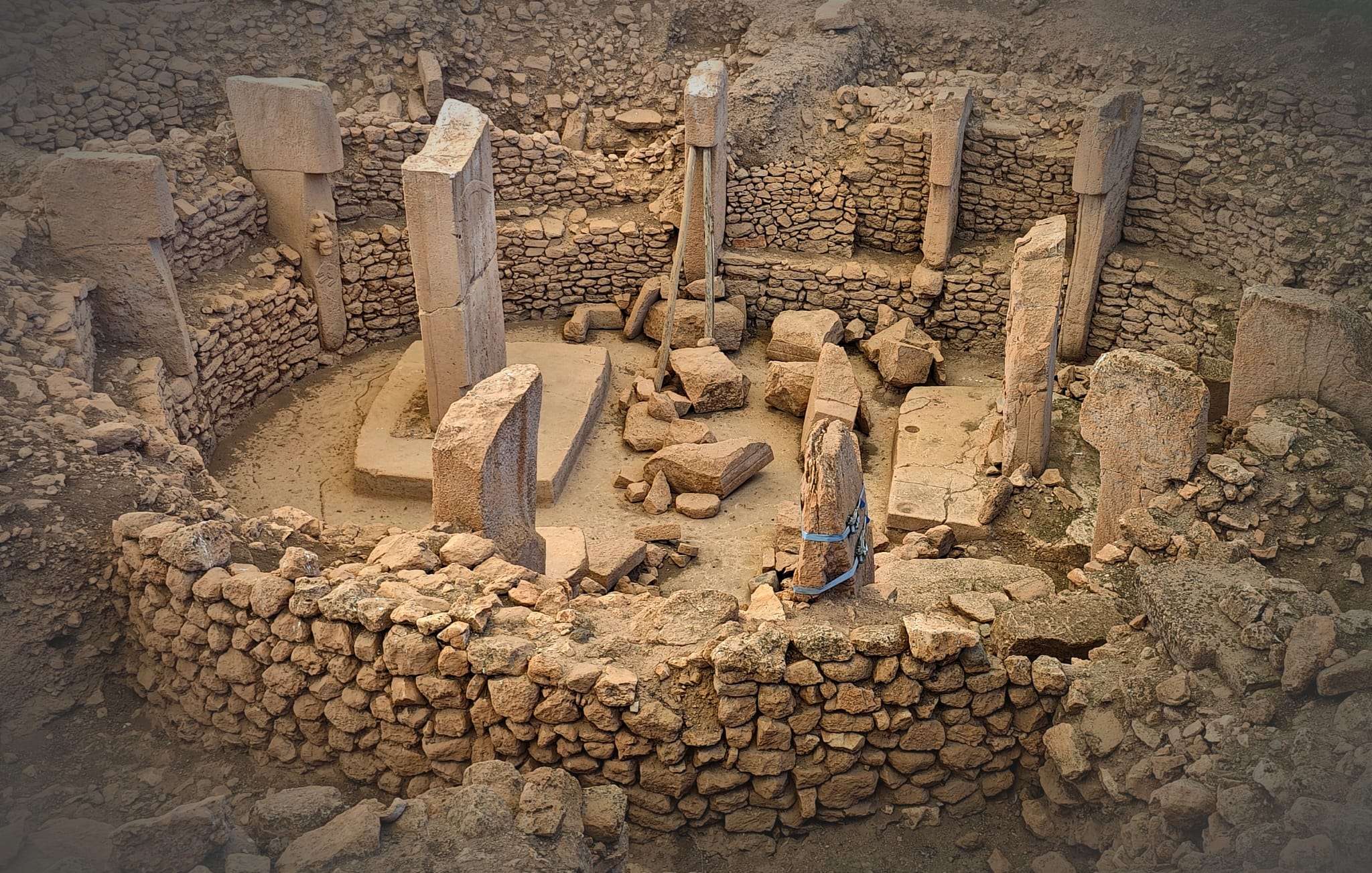 Göbeklitepe’de tarihi değiştirecek yeni keşif: Duvara gizlenmiş insan heykeli bulundu