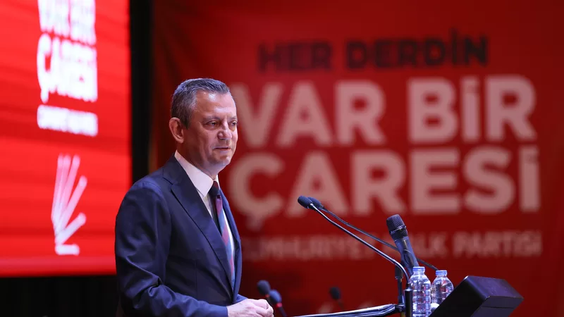 Özgür Özel: “CHP’nin adayı aslan gibi bir CHP’li, peki AKP’nin adayı kim?”