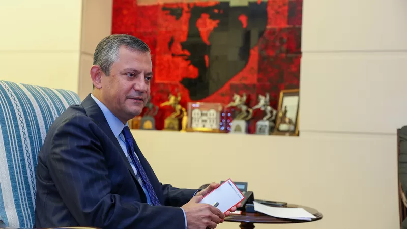 CHP Lideri Özgür Özel’den, Daron Acemoğlu’na tebrik telefonu