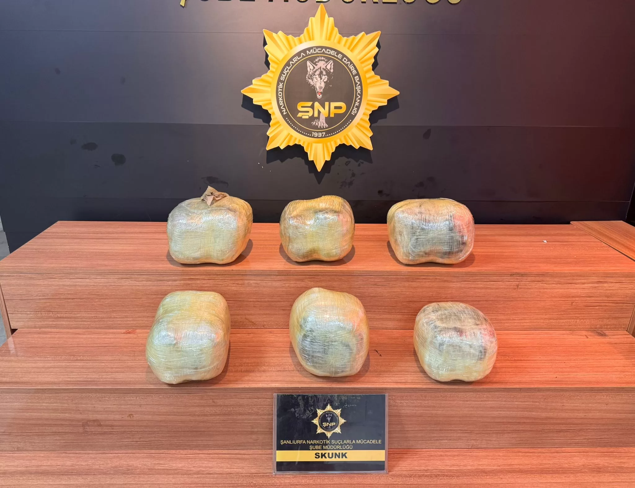 Şanlıurfa’da narkotik operasyonu: 14 kilo skunk ele geçirildi!