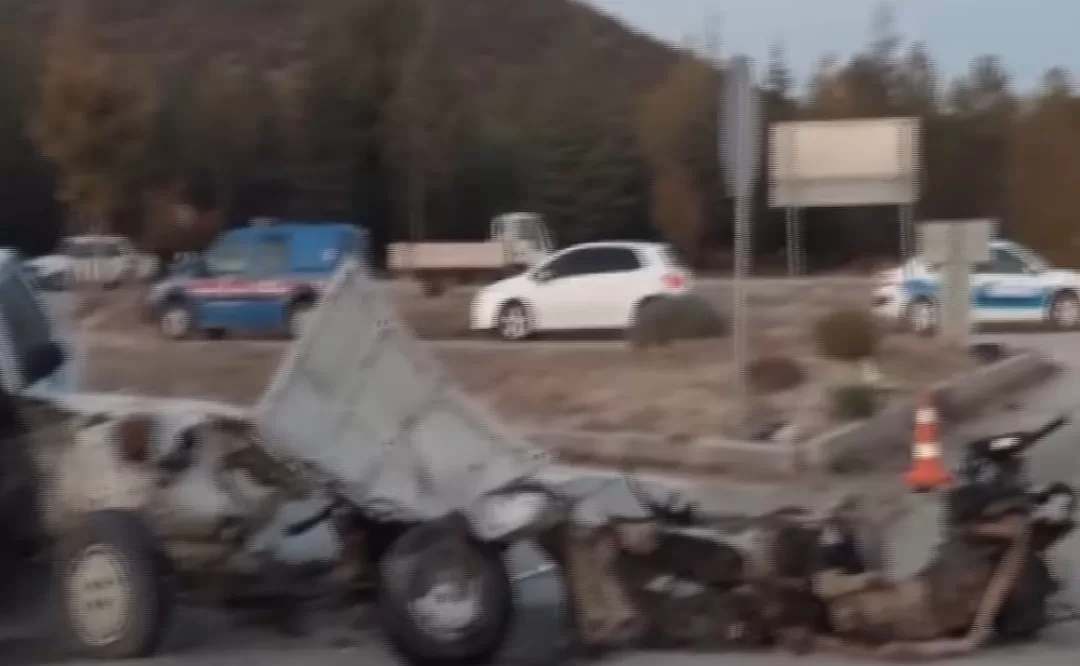 Burdur’da korkunç kaza: Otomobillerden biri ikiye bölündü, 6 yaralı!