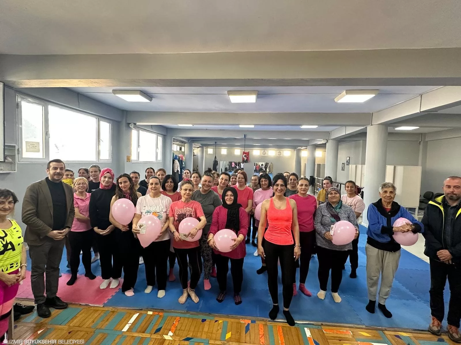 İzmir’de 8 Mart coşkusu: Kadınlar her yerde sporla kutladı