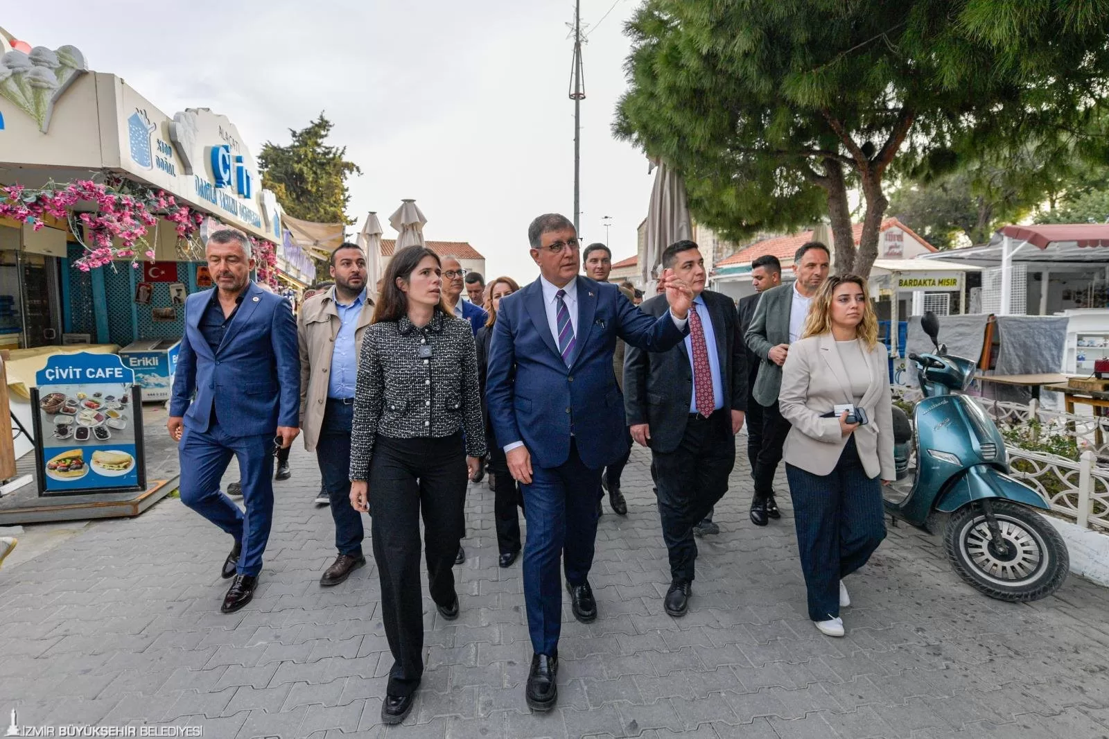 İzmir Büyükşehir Belediyesi’nin Ramazan Sofrası bu kez Çeşme’de kuruldu