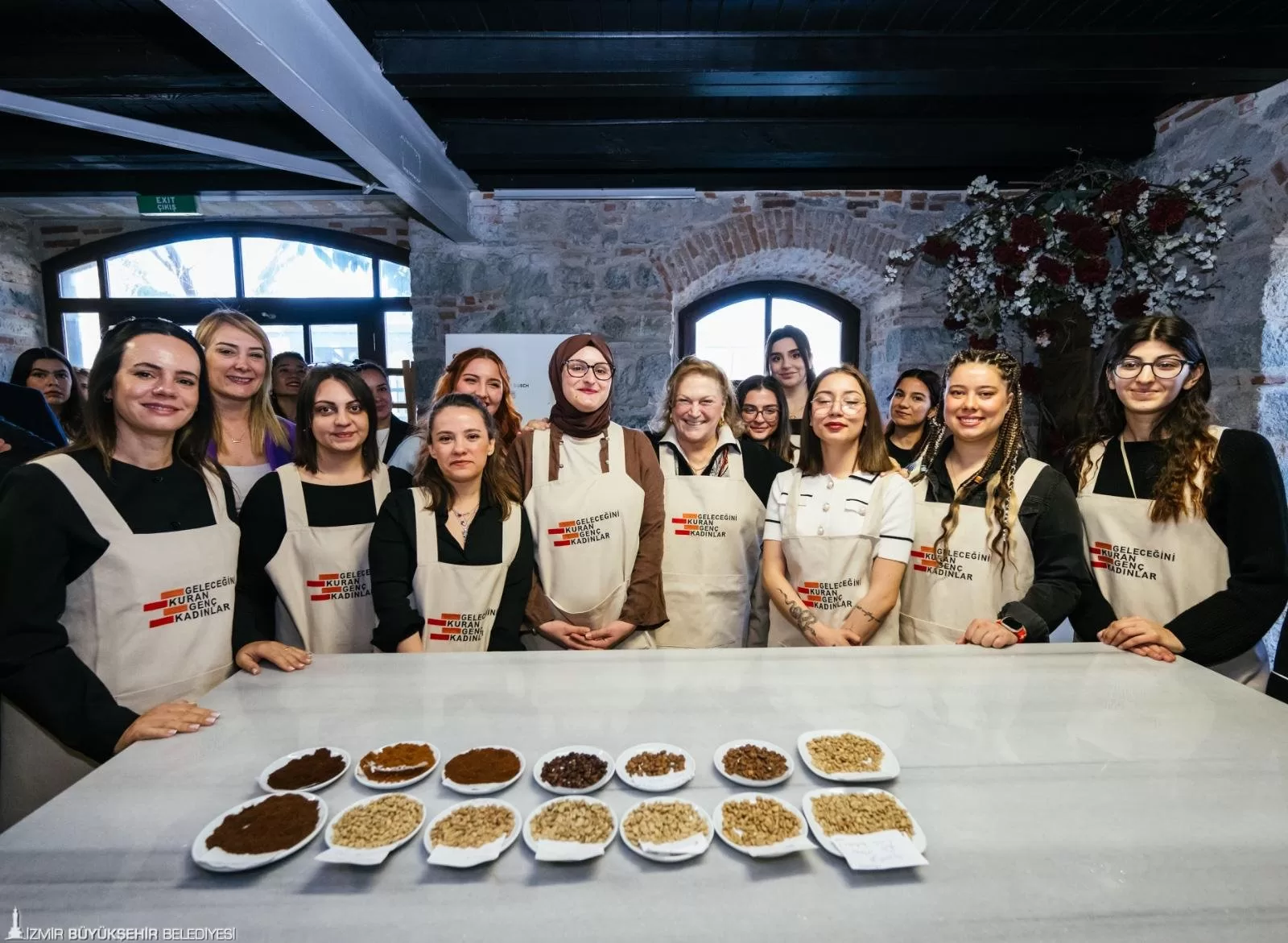 Güler Sabancı İzmir Meslek Fabrikası’nda genç kadınlarla bir araya geldi