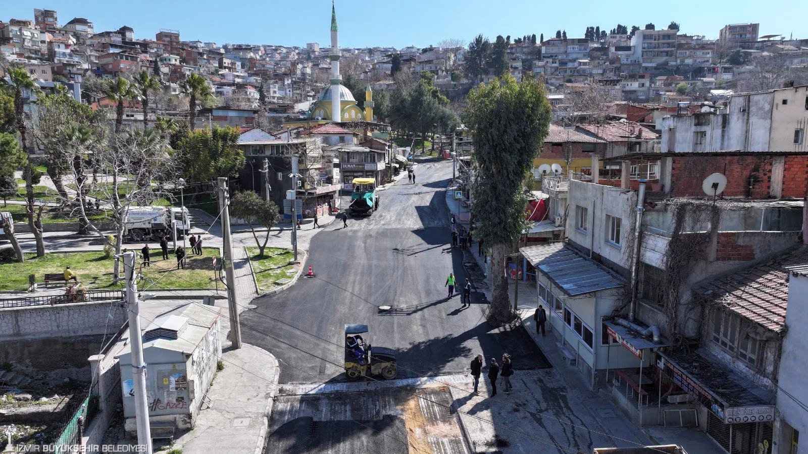 İzmir’de asfalt seferberliği sürüyor: Gürçeşme caddesi yenileniyor