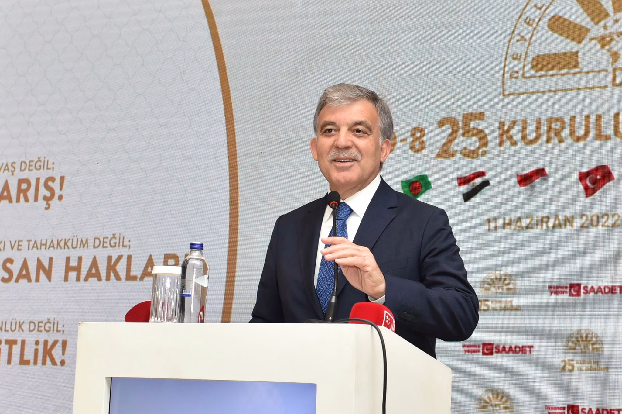 Abdullah Gül’den İmamoğlu gözaltısına eleştiri: “Erdoğan’a ve şahsıma yapılanlar, İmamoğlu’na yapılmamalı”