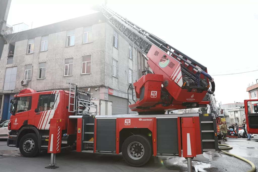 Bayrampaşa’da işyeri yangını: Maddi hasar meydana geldi