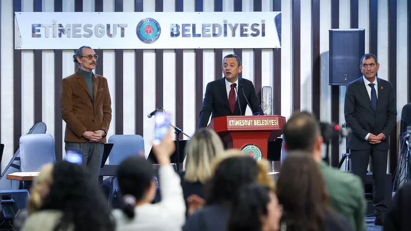 Özgür Özel’den iktidar eleştirisi: “Parti çıkarı gözetirseniz filistin’i yalnız bırakırsınız”