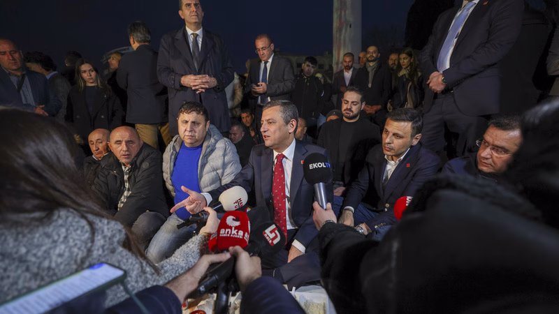 CHP Lideri Özel’den Saraçhane’de iftar programında önemli açıklamalar: “Dünün mağduru bugünün zalimi olmuş”