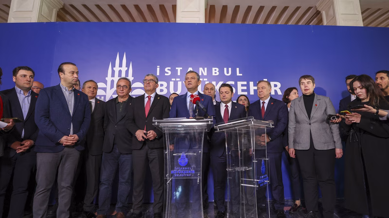 Özel’den sert tepki: “O kurultay yapılacak, Sizi sandıkta İmamoğlu ile karşılayacağız”