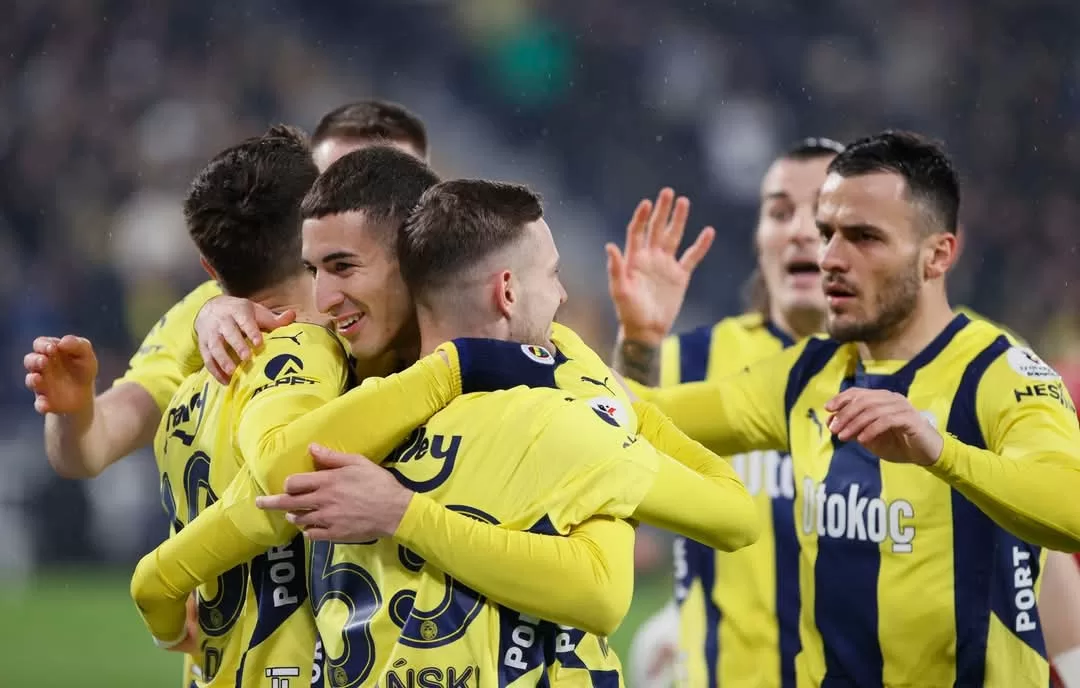 Fenerbahçe, Antalyaspor karşısında 3 puanı 3 golle aldı