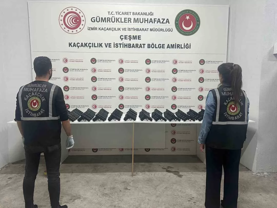 Çeşme Limanı’nda büyük silah kaçakçılığı girişimi engellendi: 138 tabanca ele geçirildi