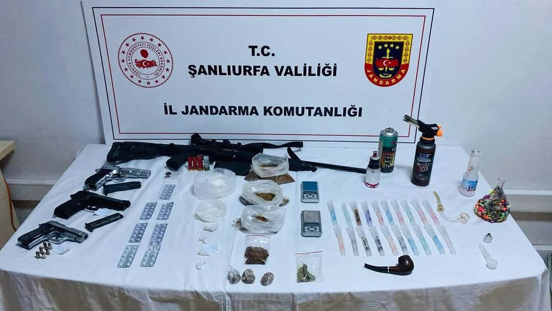 Şanlıurfa’da jandarmadan uyuşturucu ve silah operasyonu: Çok sayıda madde ele geçirildi, 5 gözaltı