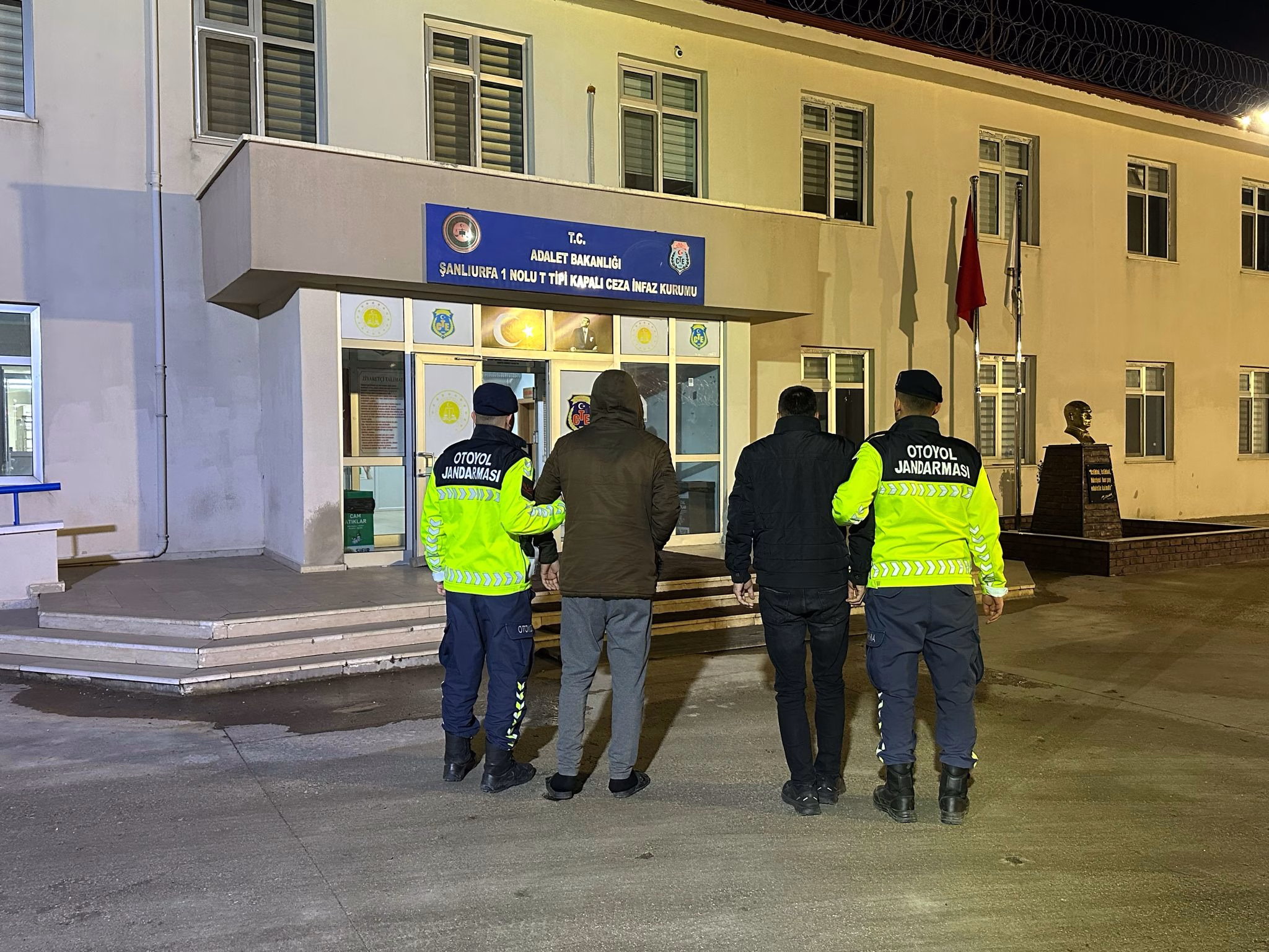 Şanlıurfa’da TIR şoförüne saldırı: Kasten öldürmeye teşebbüs iddiasıyla 5 şüpheli yakalandı