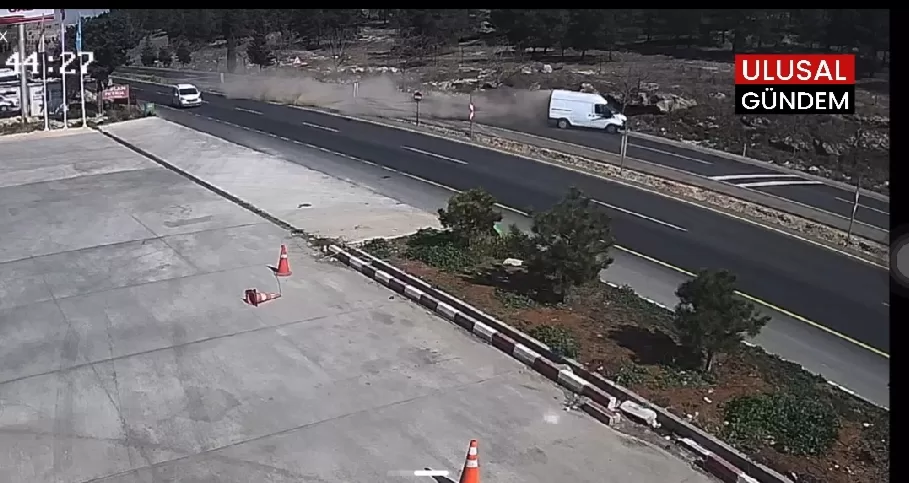 Şanlıurfa’da panelvan kazası kamerada: 2 yaralı