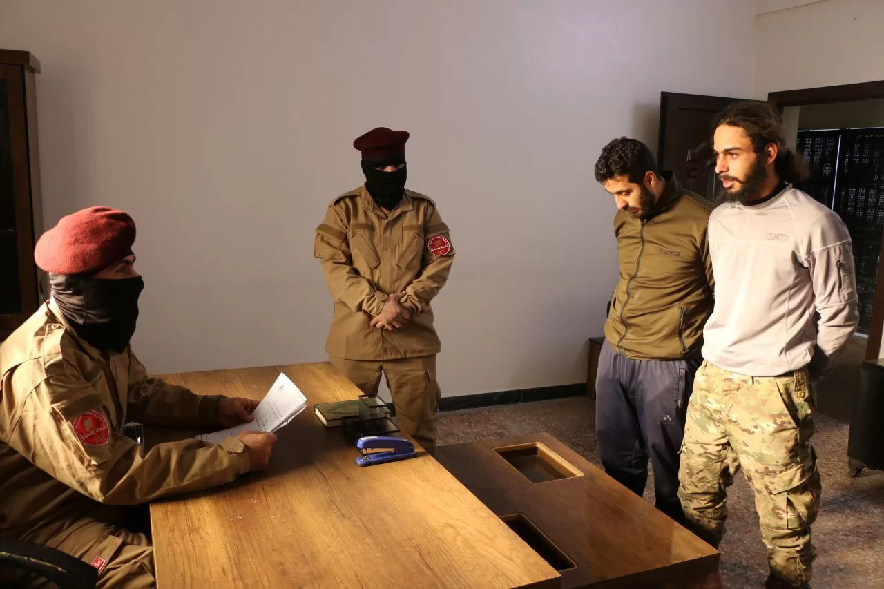 Suriye Savunma Bakanlığı Askeri Polisi, sahil bölgesindeki ihlaller nedeniyle iki kişiyi gözaltına aldı