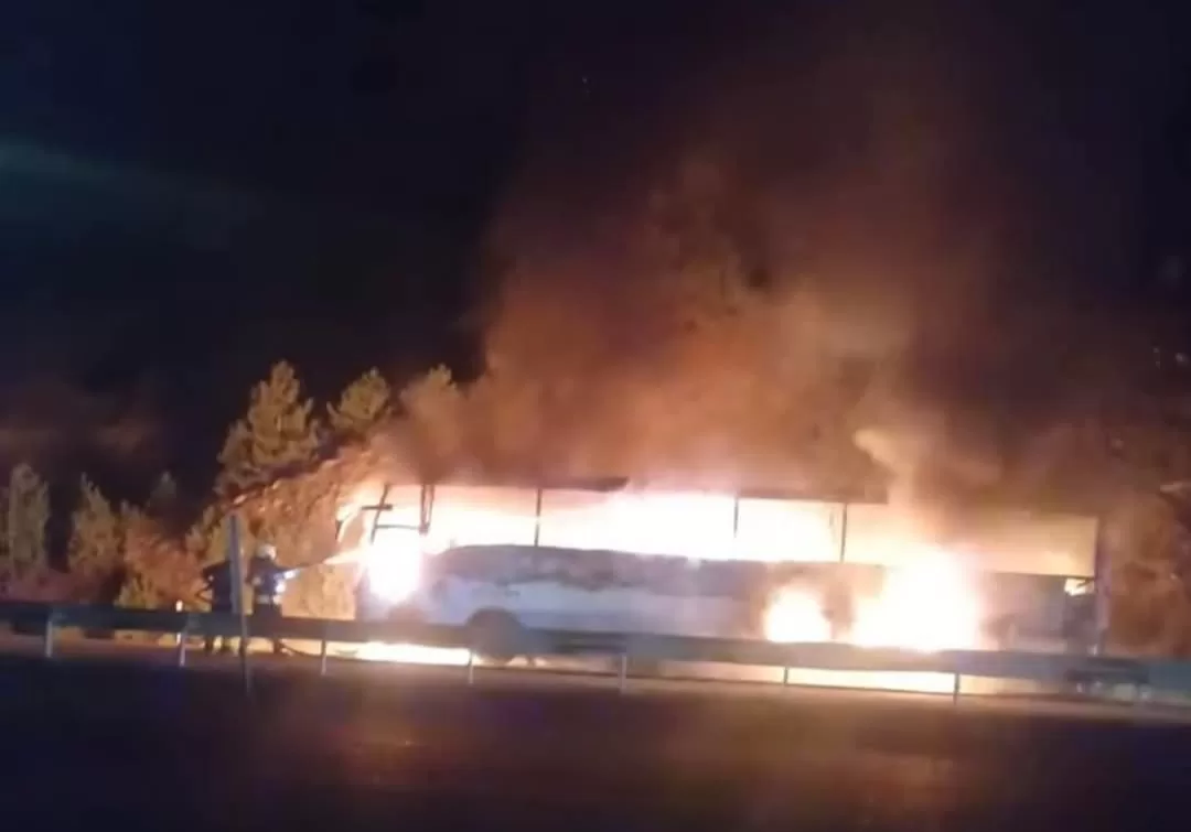 Konya’da yolcu otobüsü alevlere teslim oldu