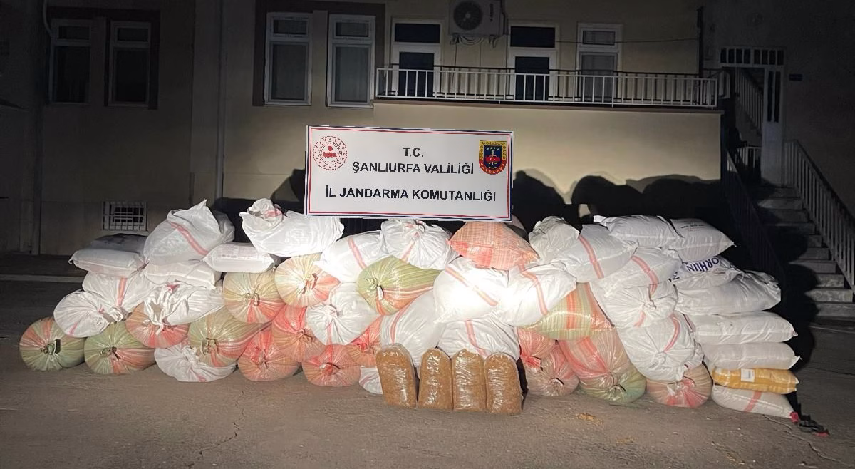 Şanlıurfa’da tonlarca kaçak tütün ve binlerce sigara ele geçirildi