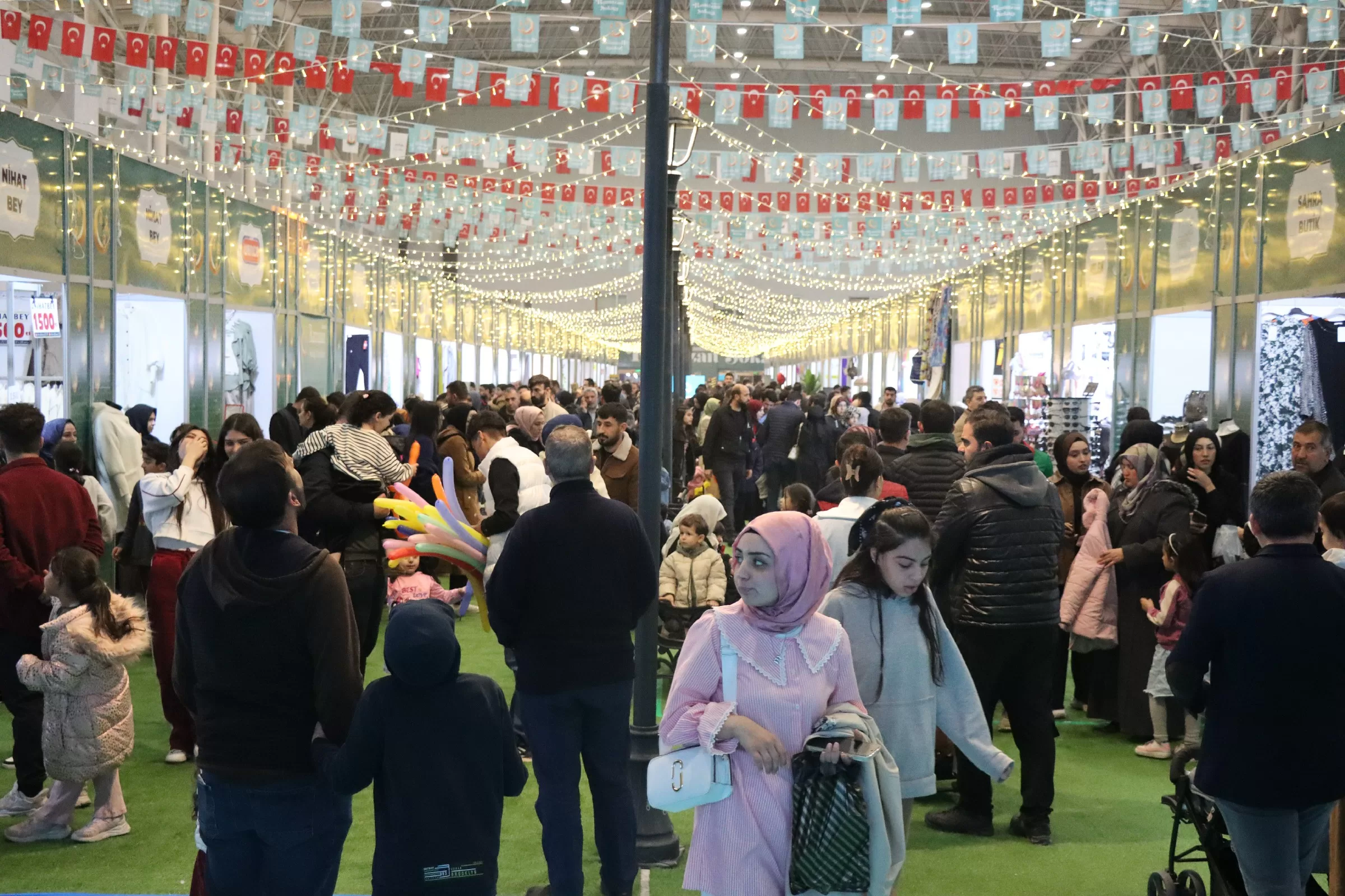 Şanlıurfa Ramazan Sokağı ziyaretçi akınına uğradı