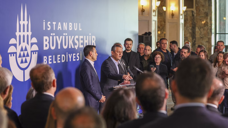 Özel’den 31 Mart yıldönümünde sert çıkış: “Devleti suç örgütü gibi yönetenlerden hesap sorulacak”