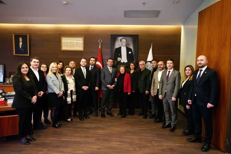 İmamoğlu’ndan Beşiktaş Belediyesi emekçilerine moral ziyareti: “Hukuksuzluğun hesabı adalet önünde sorulacak”