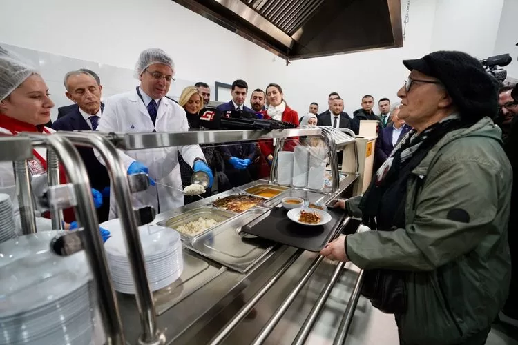 İyiliğin adresi İBB kent lokantaları: İftar sofraları hayırseverlerin katkılarıyla bereketleniyor
