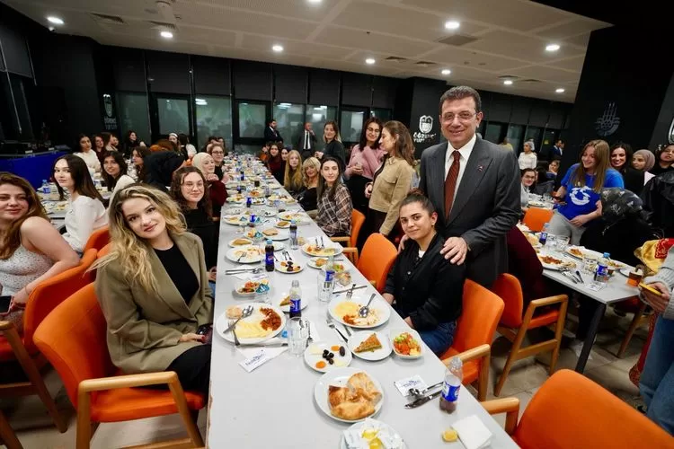 İmamoğlu, Öğrenci yurdunda gençlerle iftar sofrasında buluştu