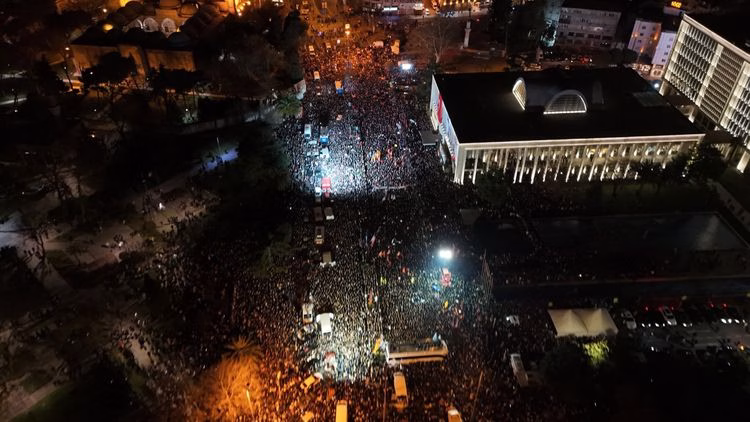 İstanbul başkanına sahip çıktı: Saraçhane Meydanı mitingle inledi