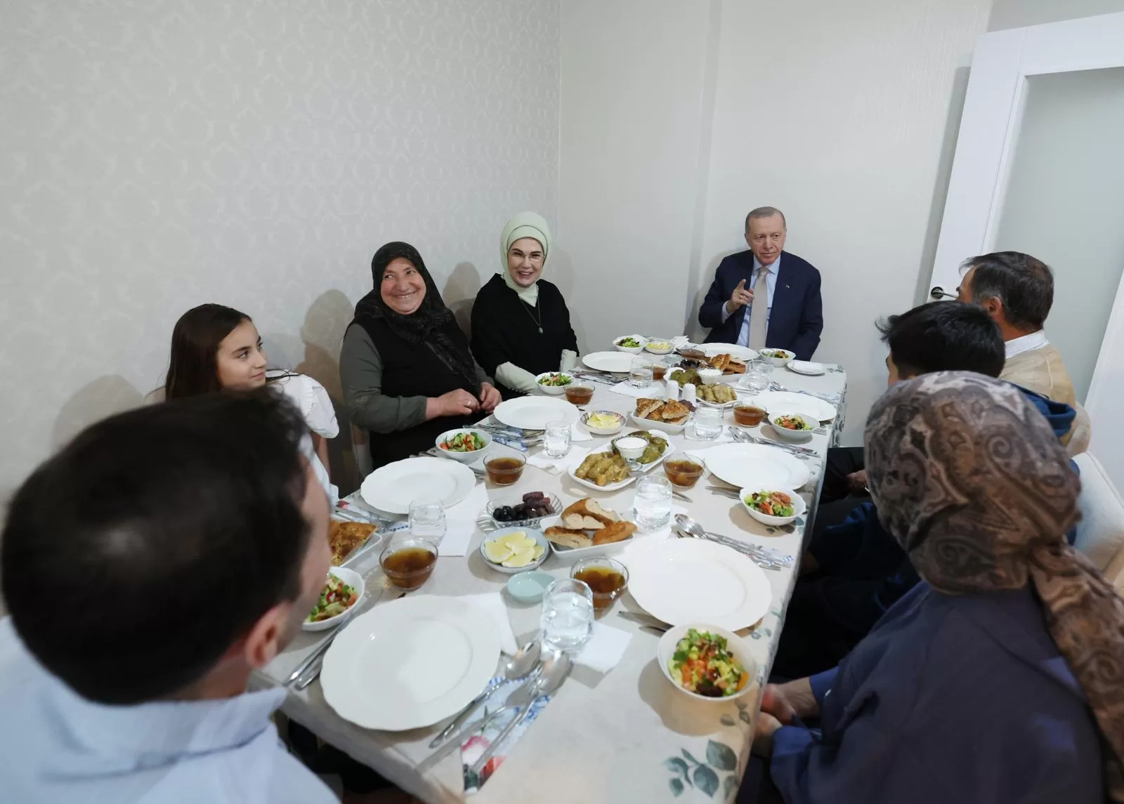 Cumhurbaşkanı Erdoğan, Fidan ailesinin iftar sofrasına konuk oldu