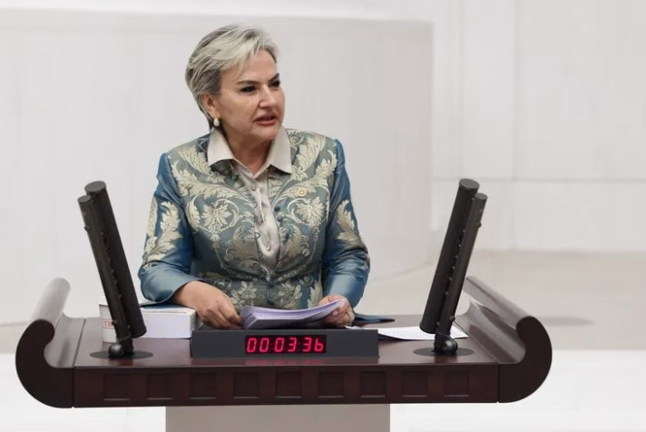 CHP’li Özdemir, Bakan Memişoğlu’na ‘Medikal Estetik’ Konusunda Sorular Yöneltti