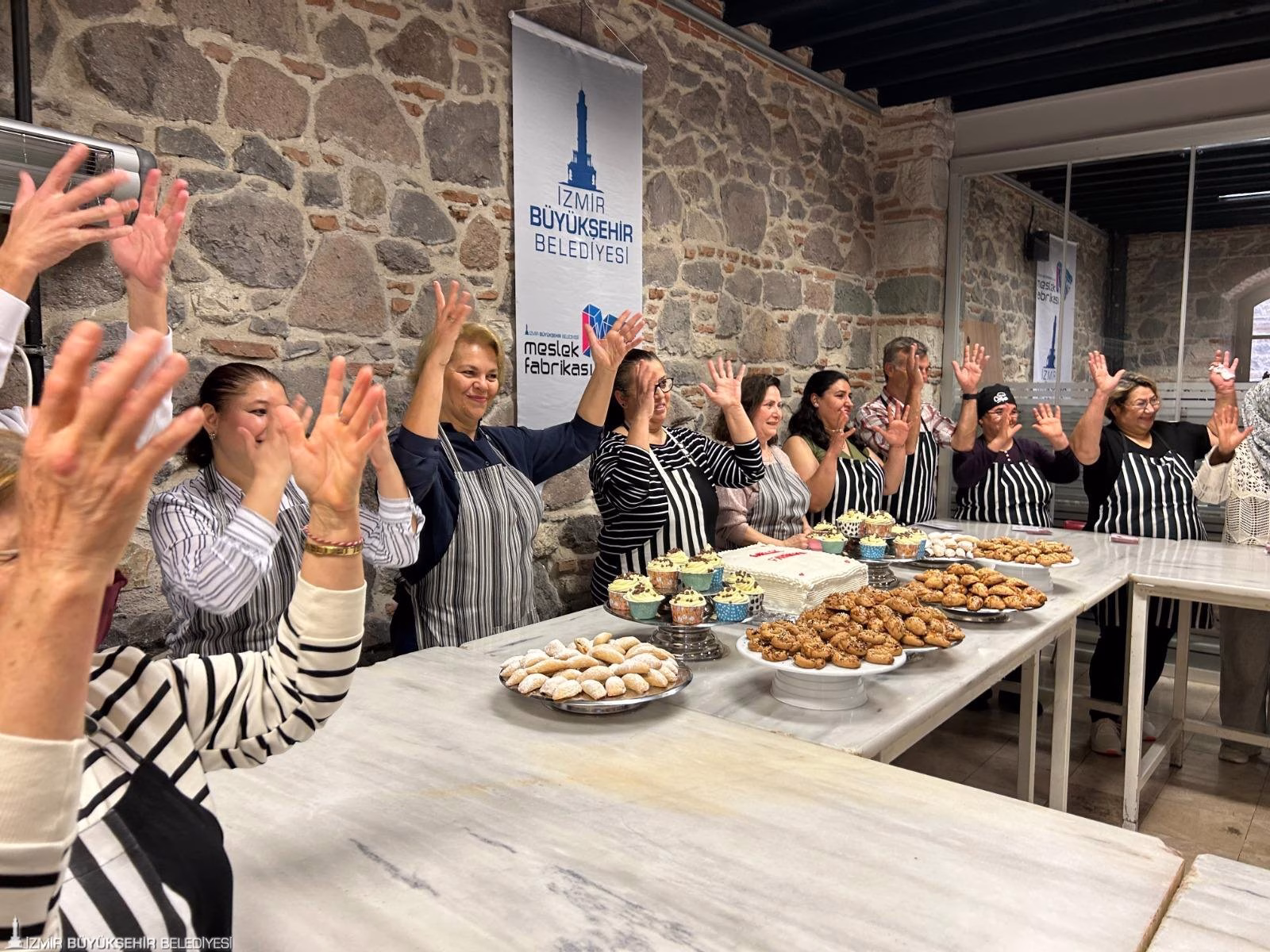 İzmir’de çalışkan ellerden tatlı bir gelecek