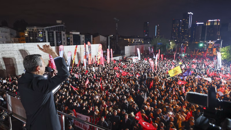 Özel’den Şişli Mitinginde sert çıkış: “Erdoğan Cuntacıdır, Mandacıdır – Ekrem Başkan’ı Cumhurbaşkanı yapacağız”