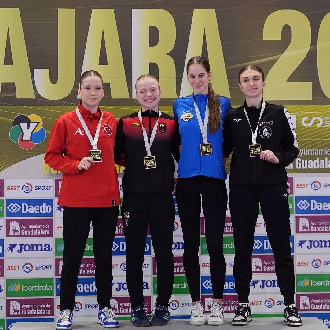 Bursa Büyükşehir Belediyesporlu Nisanur Çakır Dünya Karate Gençlik Ligi’nde gümüş madalya kazandı