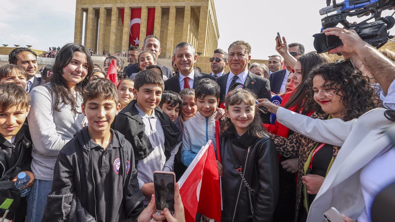 Özgür Özel’den yürüyüş kararı: “Kurduğumuz Meclis’ten kurucumuz Atatürk’e yürüyeceğiz”