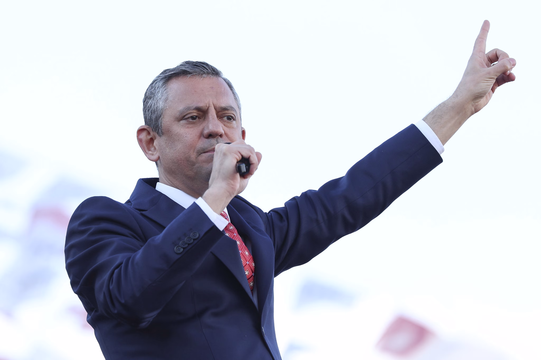 Özel’den kurultay sonrası ilk mesaj: “İmamoğlu özgürleşene ve sandık gelene kadar durmayacağız”