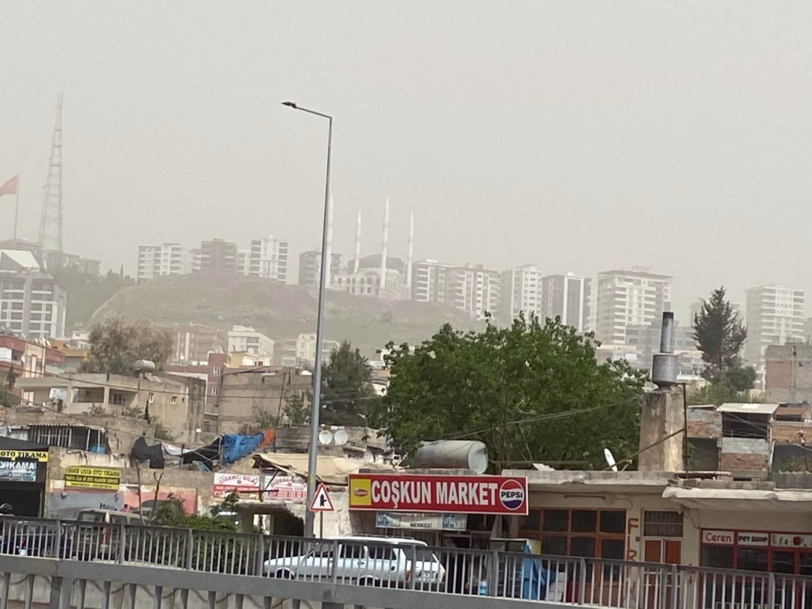 Şanlıurfa toz bulutunun etkisi altında: Hayat olumsuz etkileniyor