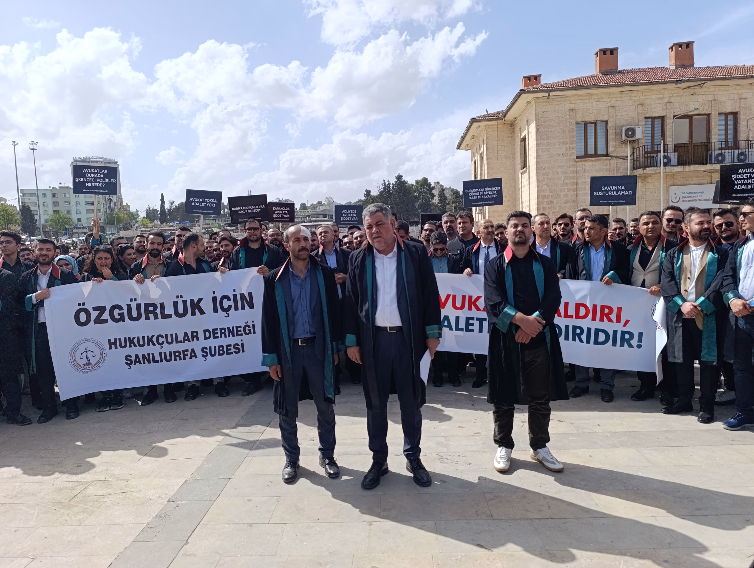 Şanlıurfa Barosu Avukatları Saldırılara Karşı Yürüdü