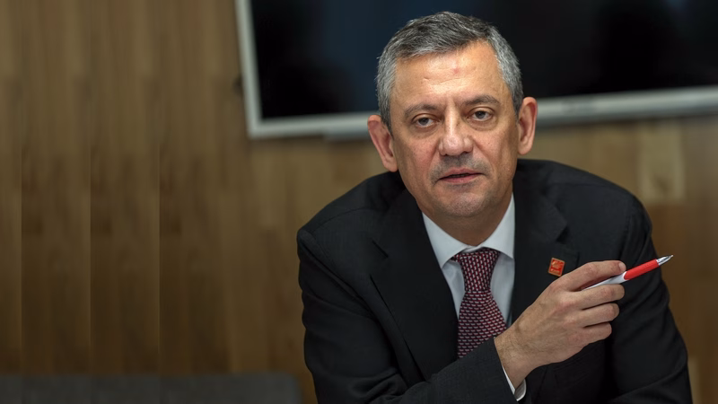 Özgür Özel’den TOBB Başkanı Hisarcıklıoğlu’na sert tepki: “Sen ve senin anlayışın kaybedecek”