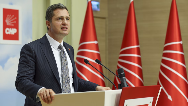 Deniz Yücel’den Ömer Çelik’e Sert ‘Cunta’ yanıtı: “Asıl cuntacı yönetim sizsiniz, Cesaretiniz varsa getirin sandığı!”