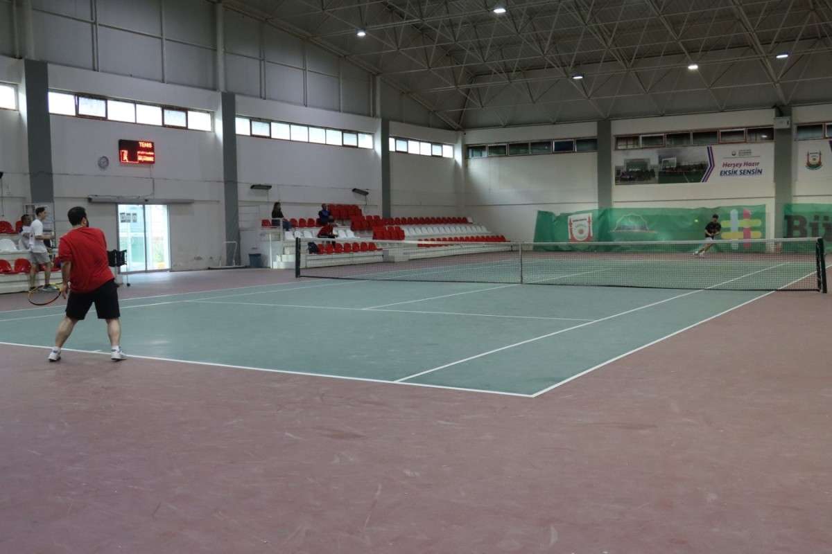 Şanlıurfa’da Gençlik Haftası Tenis Turnuvası Başladı