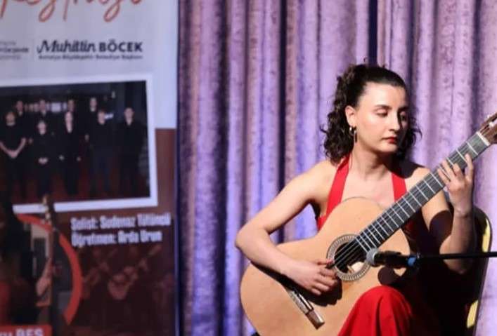 Antalya’da Gitar Orkestrasından müzik ziyafeti