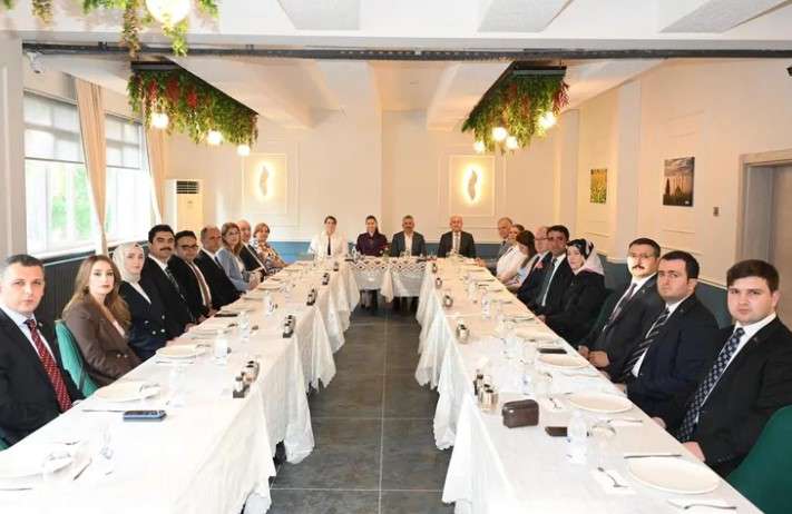 Edirne Valisi Sezer, Tayini çıkan kaymakamlarla vedalaştı