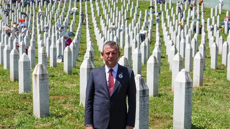 Özgür Özel’den Srebrenitsa soykırımı mesajı: “Unutmayacağız, Çünkü unutulan soykırım tekrarlanır”