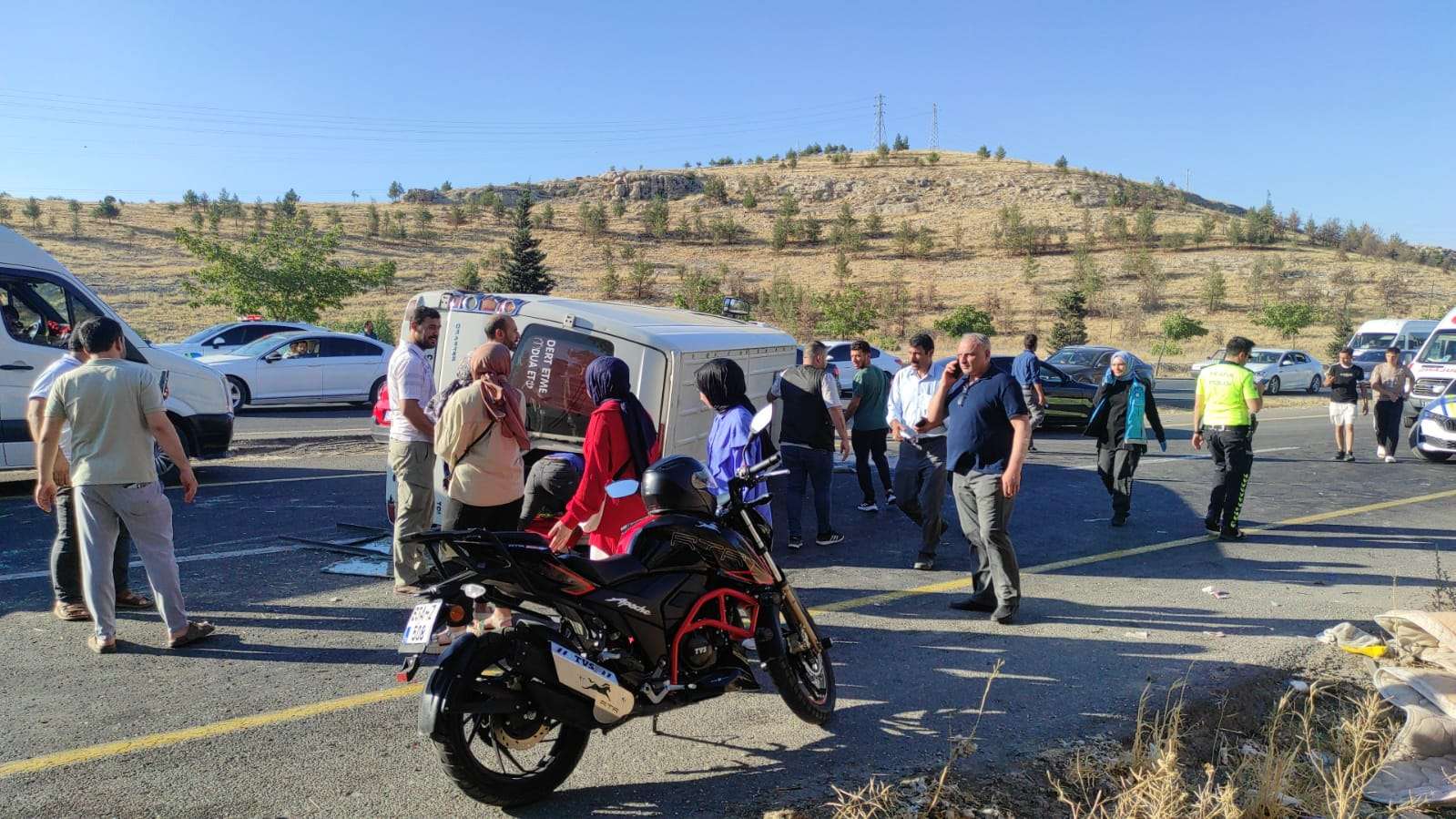 Şanlıurfa’da servis minibüsü devrildi: 12 işçi yaralandı